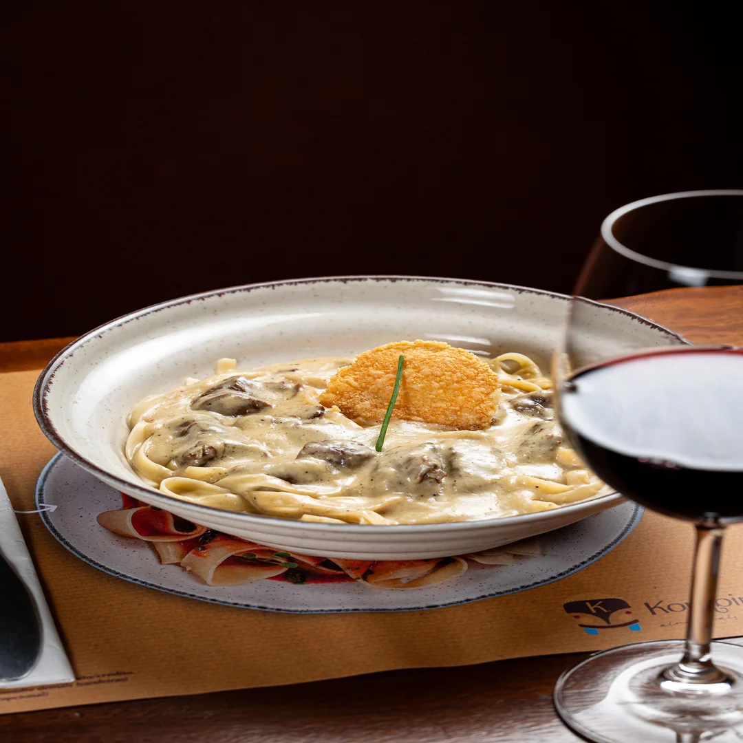 restaurante com vinho e massas blumenau